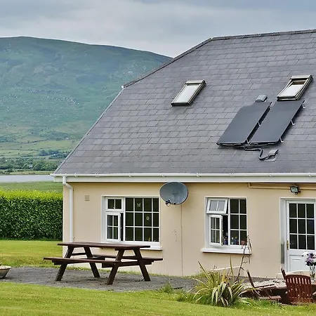Strand's End House Only, No Breakfast Served Pensjonat Cahersiveen